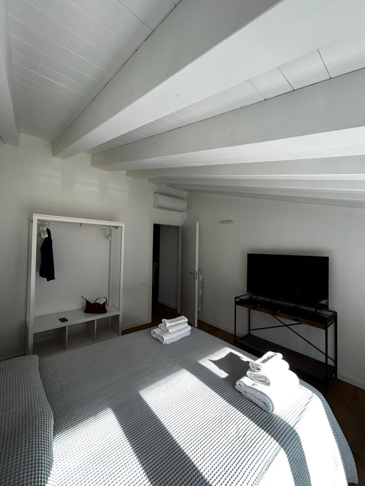 Waterfront Balcony I Grani 5 Resort Grand Suite Ливорно Екстериор снимка
